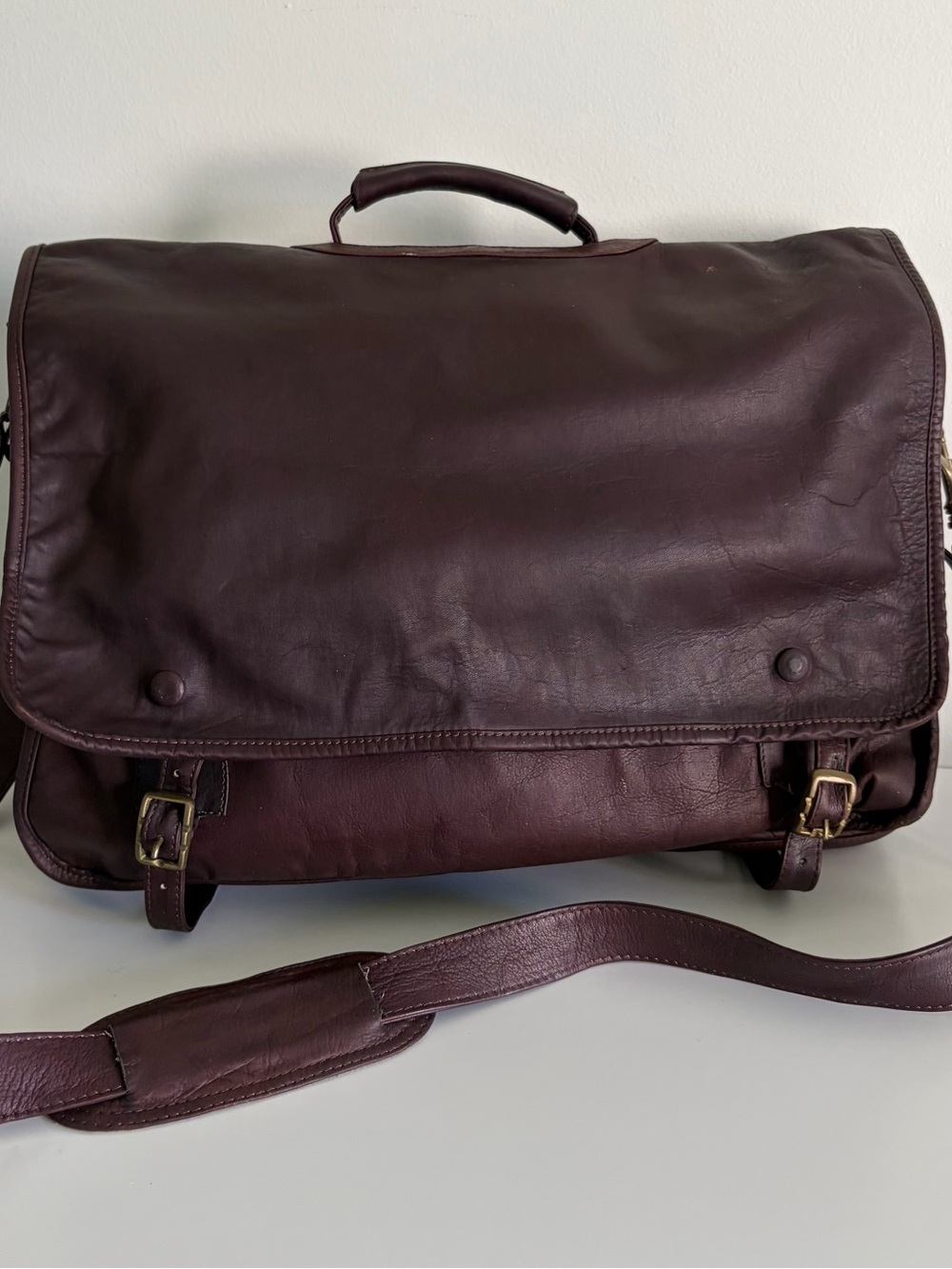 Classic Men's Leather Gonari Messenger Bag - Cognac/Dark Brown